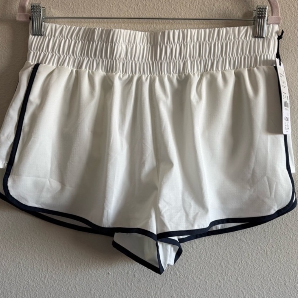 NWT Varley Arlington Running Short 2" - white - M - Picture 2 of 9